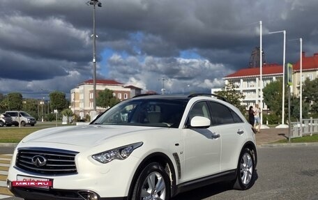 Infiniti QX70, 2014 год, 2 530 000 рублей, 13 фотография