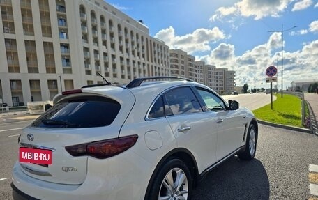 Infiniti QX70, 2014 год, 2 530 000 рублей, 23 фотография