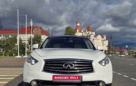 Infiniti QX70, 2014 год, 2 530 000 рублей, 15 фотография