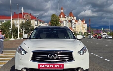 Infiniti QX70, 2014 год, 2 530 000 рублей, 25 фотография