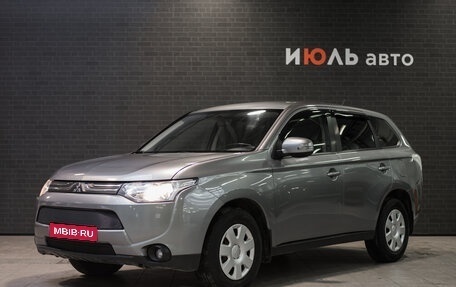 Mitsubishi Outlander III рестайлинг 3, 2013 год, 1 580 000 рублей, 1 фотография