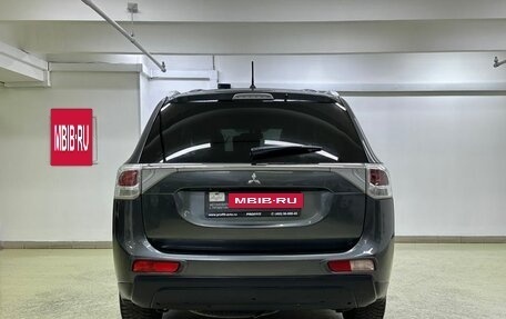 Mitsubishi Outlander III рестайлинг 3, 2014 год, 1 550 000 рублей, 5 фотография