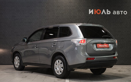 Mitsubishi Outlander III рестайлинг 3, 2013 год, 1 580 000 рублей, 4 фотография