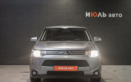 Mitsubishi Outlander III рестайлинг 3, 2013 год, 1 580 000 рублей, 2 фотография