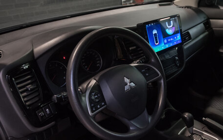 Mitsubishi Outlander III рестайлинг 3, 2013 год, 1 580 000 рублей, 8 фотография