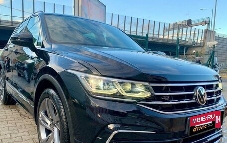 Volkswagen Tiguan II, 2021 год, 3 950 000 рублей, 2 фотография