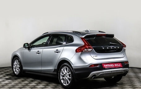 Volvo V40 Cross Country I, 2017 год, 1 997 000 рублей, 7 фотография