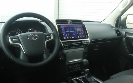 Toyota Land Cruiser Prado 150 рестайлинг 2, 2022 год, 10 800 000 рублей, 6 фотография