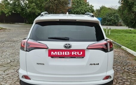 Toyota RAV4, 2018 год, 2 740 000 рублей, 4 фотография