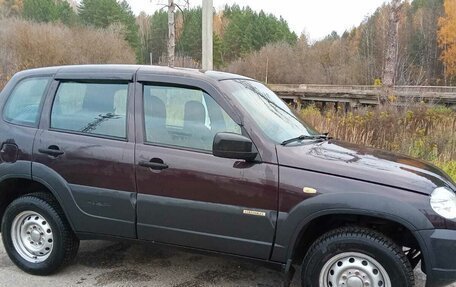 Chevrolet Niva I рестайлинг, 2017 год, 830 000 рублей, 4 фотография