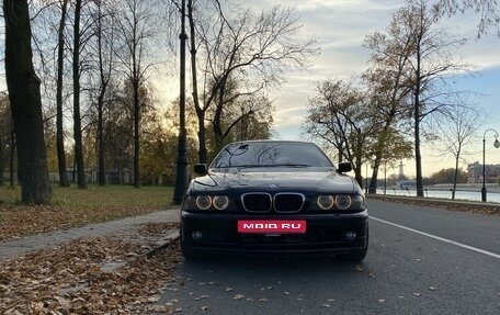 BMW 5 серия, 2003 год, 1 300 000 рублей, 1 фотография