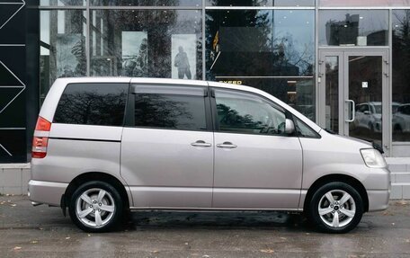 Toyota Noah III, 2003 год, 1 100 000 рублей, 6 фотография