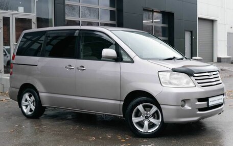 Toyota Noah III, 2003 год, 1 100 000 рублей, 7 фотография