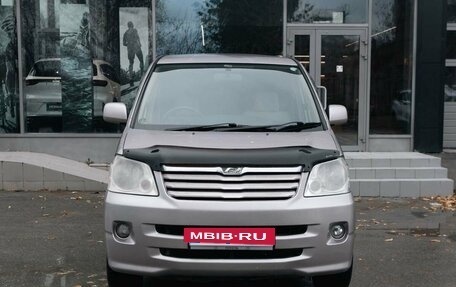 Toyota Noah III, 2003 год, 1 100 000 рублей, 8 фотография