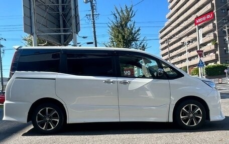 Toyota Noah III, 2021 год, 1 950 000 рублей, 4 фотография