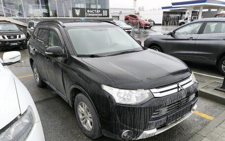 Mitsubishi Outlander III рестайлинг 3, 2014 год, 1 499 000 рублей, 2 фотография