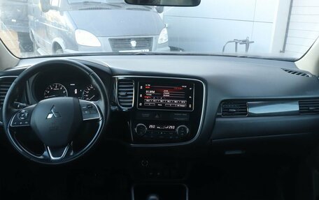 Mitsubishi Outlander III рестайлинг 3, 2018 год, 1 425 000 рублей, 8 фотография