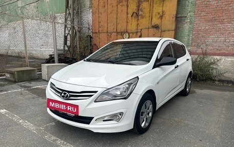 Hyundai Solaris II рестайлинг, 2015 год, 1 020 000 рублей, 3 фотография