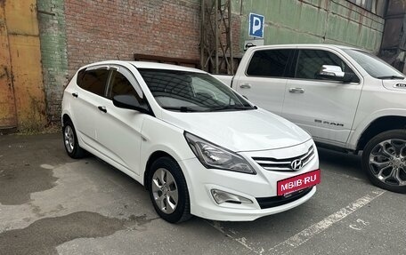 Hyundai Solaris II рестайлинг, 2015 год, 1 020 000 рублей, 2 фотография