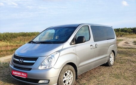 Hyundai Grand Starex Grand Starex I рестайлинг 2, 2015 год, 2 500 000 рублей, 2 фотография