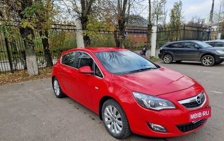 Opel Astra J, 2010 год, 920 000 рублей, 2 фотография