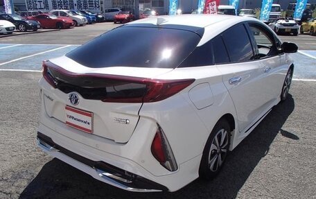 Toyota Prius IV XW50, 2021 год, 1 970 000 рублей, 5 фотография