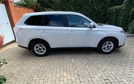 Mitsubishi Outlander III рестайлинг 3, 2013 год, 1 500 000 рублей, 4 фотография