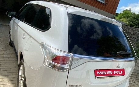 Mitsubishi Outlander III рестайлинг 3, 2013 год, 1 500 000 рублей, 2 фотография