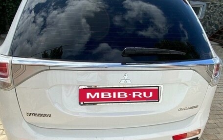 Mitsubishi Outlander III рестайлинг 3, 2013 год, 1 500 000 рублей, 3 фотография