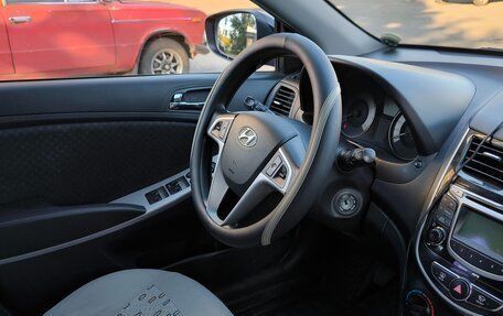 Hyundai Solaris II рестайлинг, 2013 год, 930 000 рублей, 9 фотография