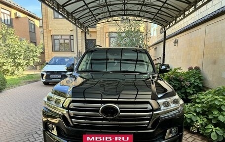 Toyota Land Cruiser 200, 2016 год, 6 580 000 рублей, 2 фотография