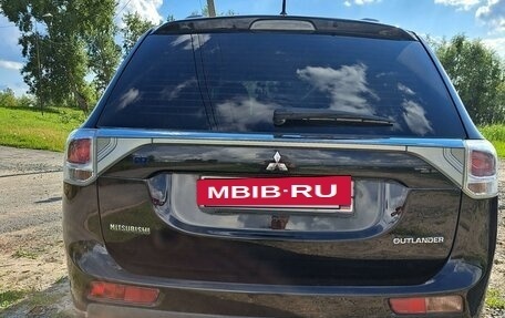 Mitsubishi Outlander III рестайлинг 3, 2014 год, 1 850 000 рублей, 6 фотография