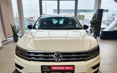 Volkswagen Tiguan II, 2019 год, 3 665 000 рублей, 2 фотография