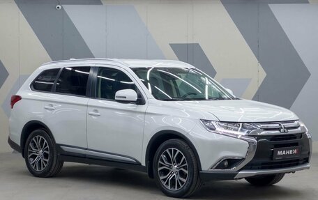 Mitsubishi Outlander III рестайлинг 3, 2018 год, 2 900 000 рублей, 3 фотография