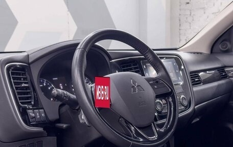 Mitsubishi Outlander III рестайлинг 3, 2018 год, 2 900 000 рублей, 9 фотография