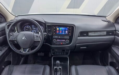 Mitsubishi Outlander III рестайлинг 3, 2018 год, 2 900 000 рублей, 19 фотография