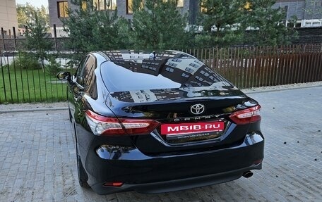 Toyota Camry, 2021 год, 3 600 000 рублей, 2 фотография