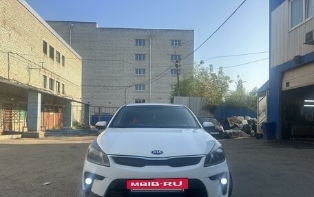 KIA Rio IV, 2018 год, 980 000 рублей, 3 фотография