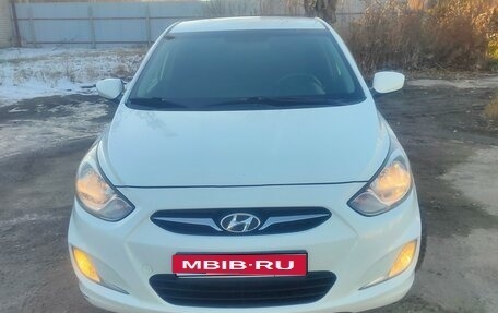 Hyundai Solaris II рестайлинг, 2011 год, 830 000 рублей, 1 фотография