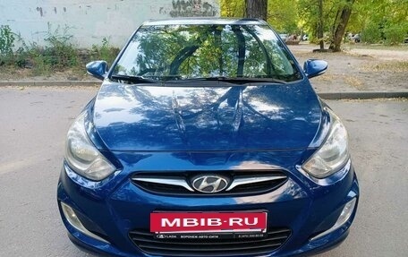 Hyundai Solaris II рестайлинг, 2011 год, 595 000 рублей, 3 фотография