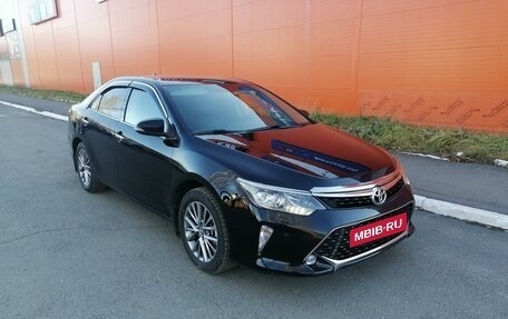 Toyota Camry, 2017 год, 2 850 000 рублей, 8 фотография