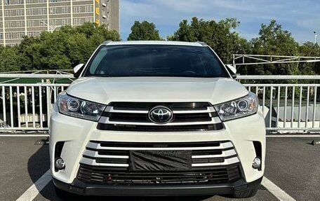 Toyota Highlander III, 2020 год, 3 190 000 рублей, 2 фотография