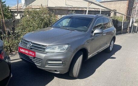 Volkswagen Touareg III, 2011 год, 1 800 000 рублей, 3 фотография