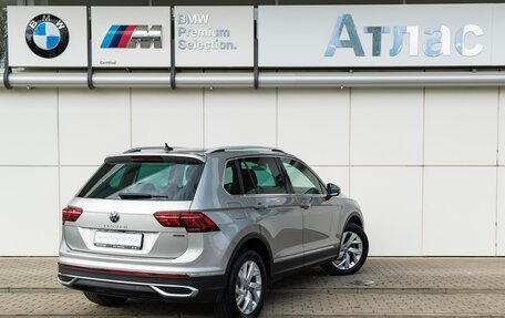 Volkswagen Tiguan II, 2021 год, 3 550 000 рублей, 2 фотография