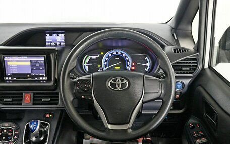 Toyota Voxy III, 2014 год, 1 825 000 рублей, 15 фотография