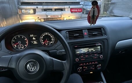 Volkswagen Jetta VI, 2012 год, 930 000 рублей, 9 фотография