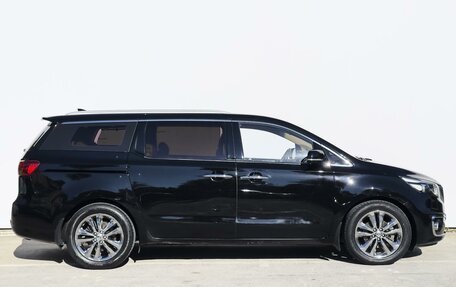 KIA Carnival III, 2017 год, 2 999 000 рублей, 5 фотография