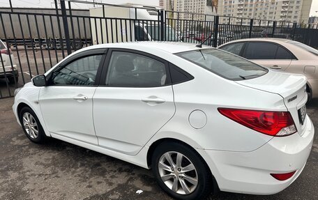 Hyundai Solaris II рестайлинг, 2011 год, 820 000 рублей, 5 фотография