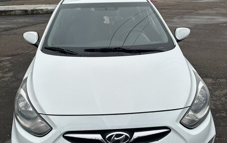 Hyundai Solaris II рестайлинг, 2011 год, 820 000 рублей, 11 фотография