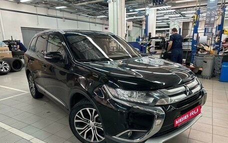 Mitsubishi Outlander III рестайлинг 3, 2017 год, 1 967 000 рублей, 3 фотография